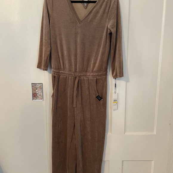 Velvet Heart Brown V-Neck Jumpsuit - Picture 1 of 4